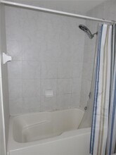 133 NE 2nd Ave, Unit 1915 in Miami, FL - Building Photo - Building Photo