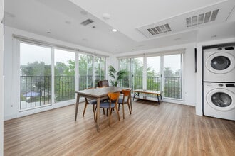 The Rise in Los Angeles, CA - Building Photo - Interior Photo