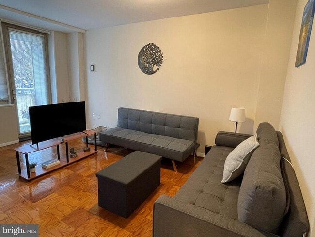 property at 2800 Wisconsin Ave NW