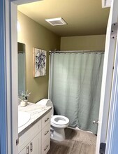 216 E Montmorency Blvd in George, WA - Foto de edificio - Building Photo