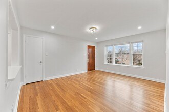 132 Ridge Ave, Unit 2 in Evanston, IL - Building Photo - Building Photo