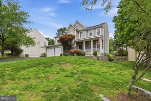 14997 Grassy Knoll Ct in Woodbridge, VA - Building Photo