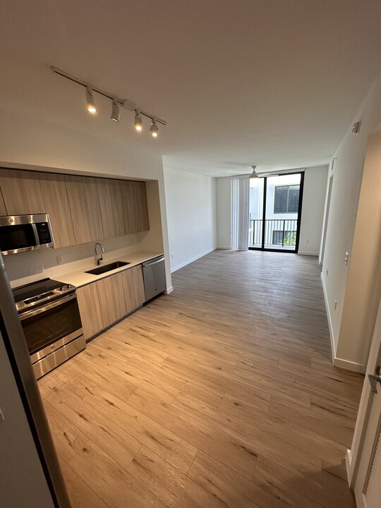 7088 W 4th Ln, Unit D9 in Hialeah, FL - Building Photo