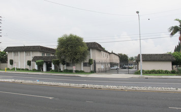 8202 Rosemead Blvd in Pico Rivera, CA - Foto de edificio - Building Photo