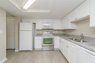 9141 Haverford Ln in Port Richey, FL - Building Photo - Building Photo
