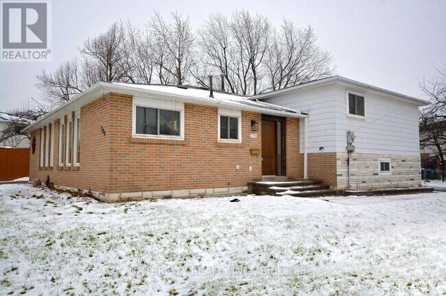 288 Archdekin Dr in Brampton, ON - Building Photo - Building Photo