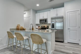 Alta Westover Hills in San Antonio, TX - Foto de edificio - Building Photo