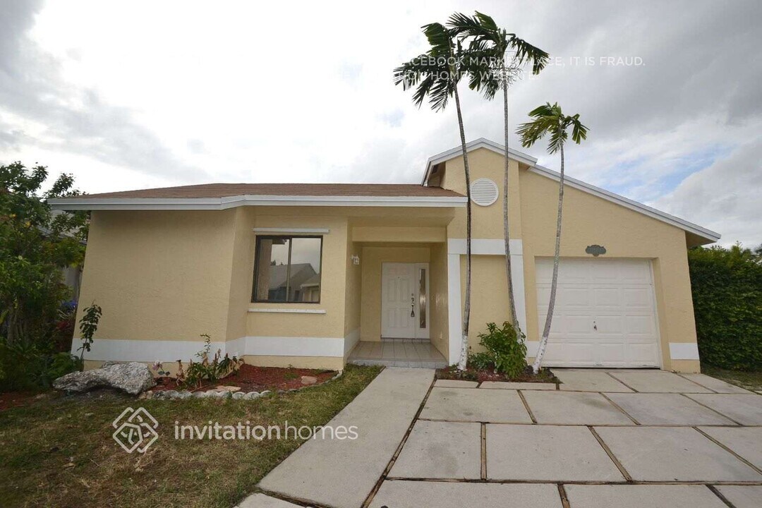 1140 SW 111th Ave in Pembroke Pines, FL - Building Photo
