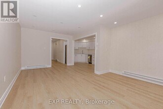 2289 Munn's Ave in Oakville, ON - Building Photo - Building Photo