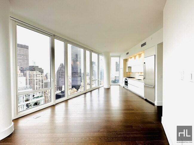 East 44th Street in New York, NY - Building Photo - Building Photo