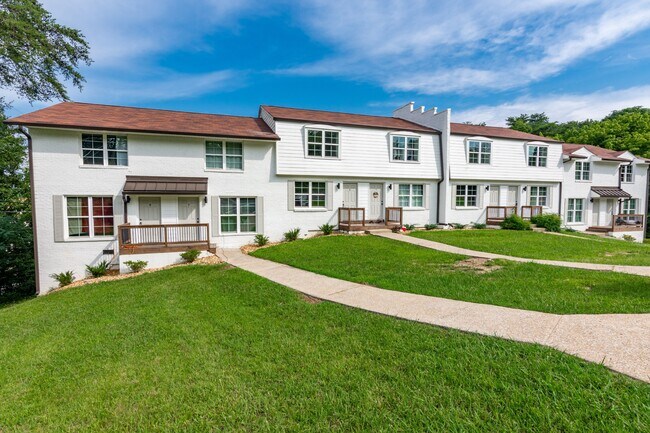 property at 400 Gallery Ln