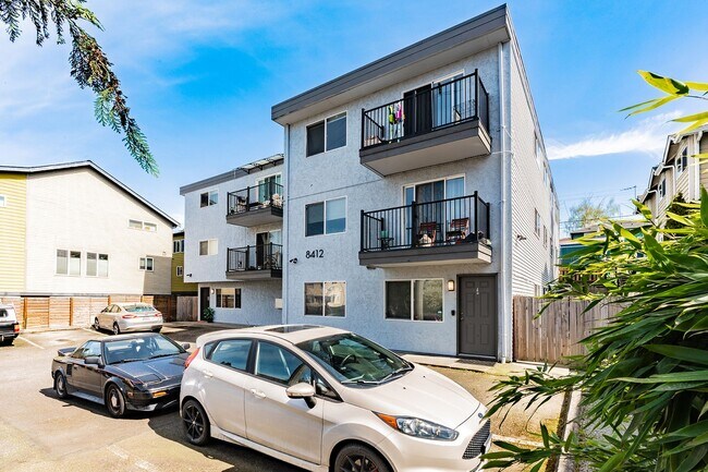 Del-View Apartments in Seattle, WA - Building Photo - Building Photo