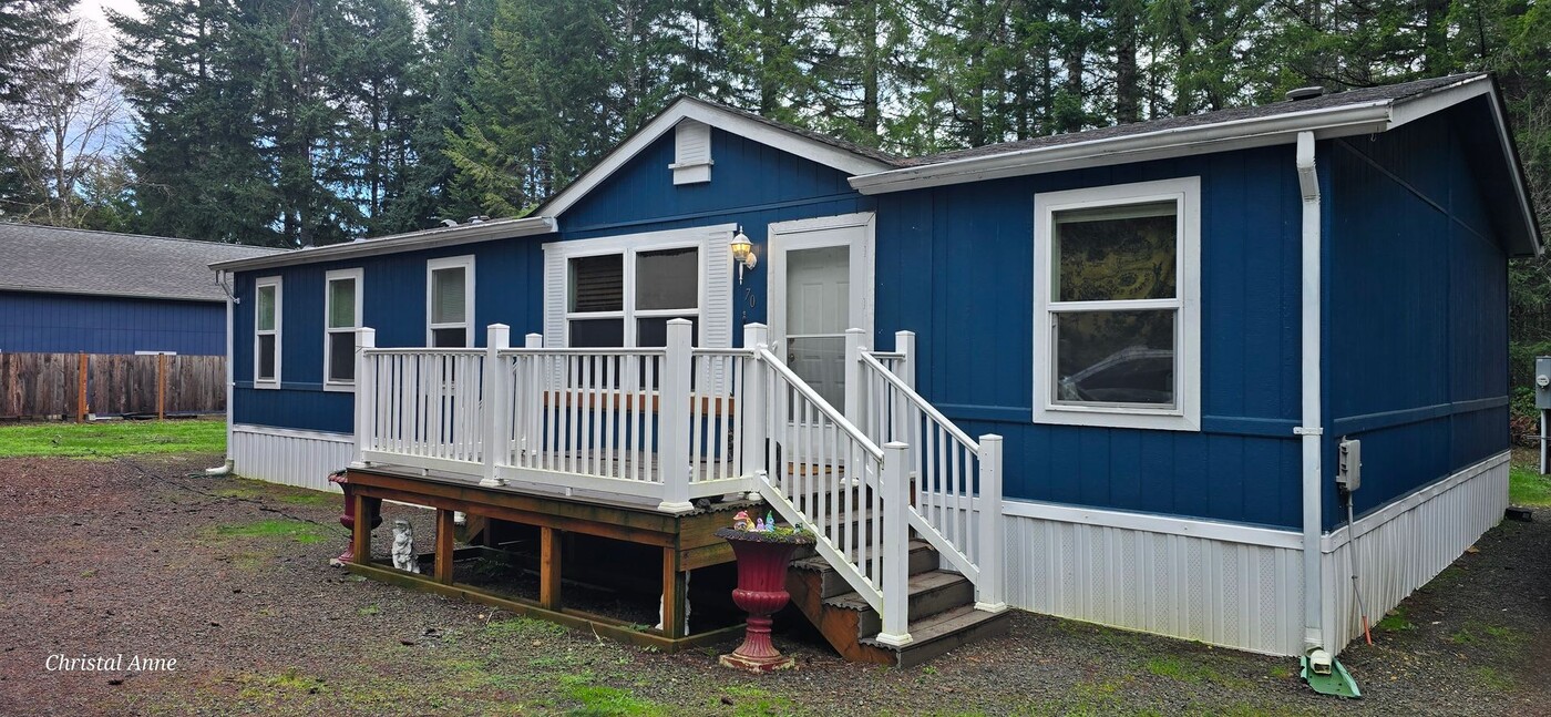 70 E Angel Wy in Shelton, WA - Building Photo