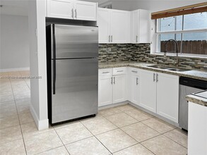 3270 N 37th Terrace in Hollywood, FL - Building Photo - Building Photo