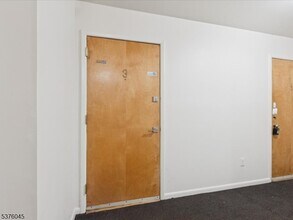 204 Salem Ct in Princeton, NJ - Building Photo - Building Photo