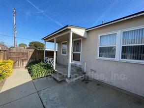 17219 Crenshaw Blvd in Torrance, CA - Foto de edificio - Building Photo