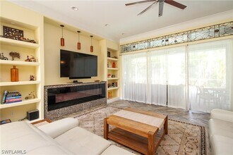 627 Soliel Dr in Naples, FL - Foto de edificio - Building Photo