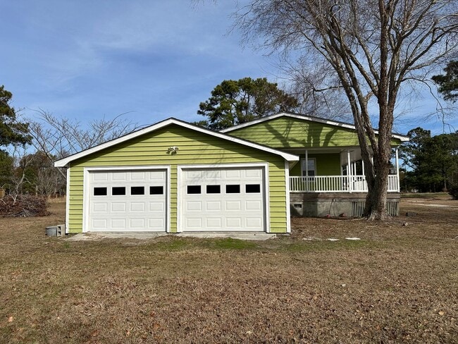 2213 Sloop Point Loop Rd in Hampstead, NC - Building Photo - Building Photo