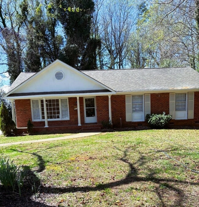 5816 Haddington Dr in Charlotte, NC - Building Photo - Building Photo