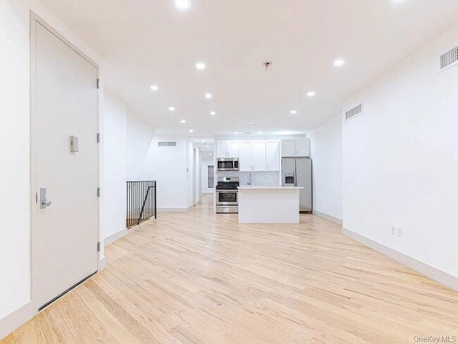 282 E 38th St in Brooklyn, NY - Building Photo - Building Photo