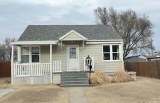 307 W 17th St in Hays, KS - Building Photo