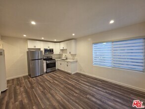 2012 S Holt Ave in Los Angeles, CA - Building Photo - Building Photo