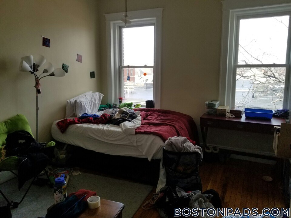 1193 Commonwealth Ave in Boston, MA - Building Photo