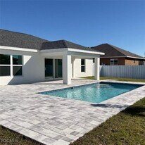 1726 NW 17th St in Cape Coral, FL - Building Photo