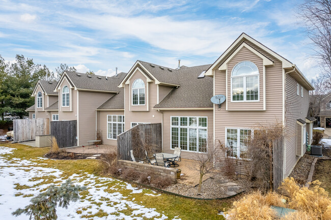 Diamond Ridge Townhomes in Clive, IA - Building Photo - Building Photo