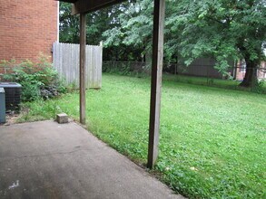 4 Williamsburg Ct, Unit C in Pekin, IL - Foto de edificio - Building Photo