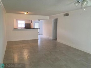 2980 Riverside Dr in Coral Springs, FL - Building Photo - Building Photo