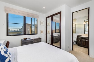 320 33rd Pl in Manhattan Beach, CA - Building Photo - Building Photo