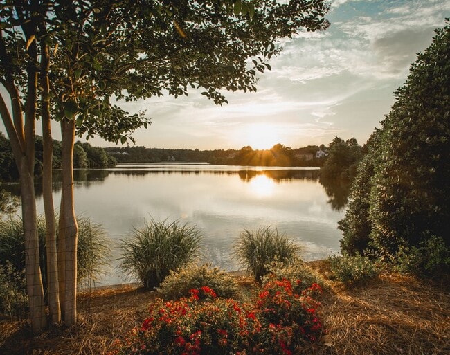223 Waterford Lake Dr, Unit West Cary Condo in Cary, NC - Foto de edificio - Building Photo