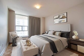 Elm Grove in Toronto, ON - Foto de edificio - Building Photo