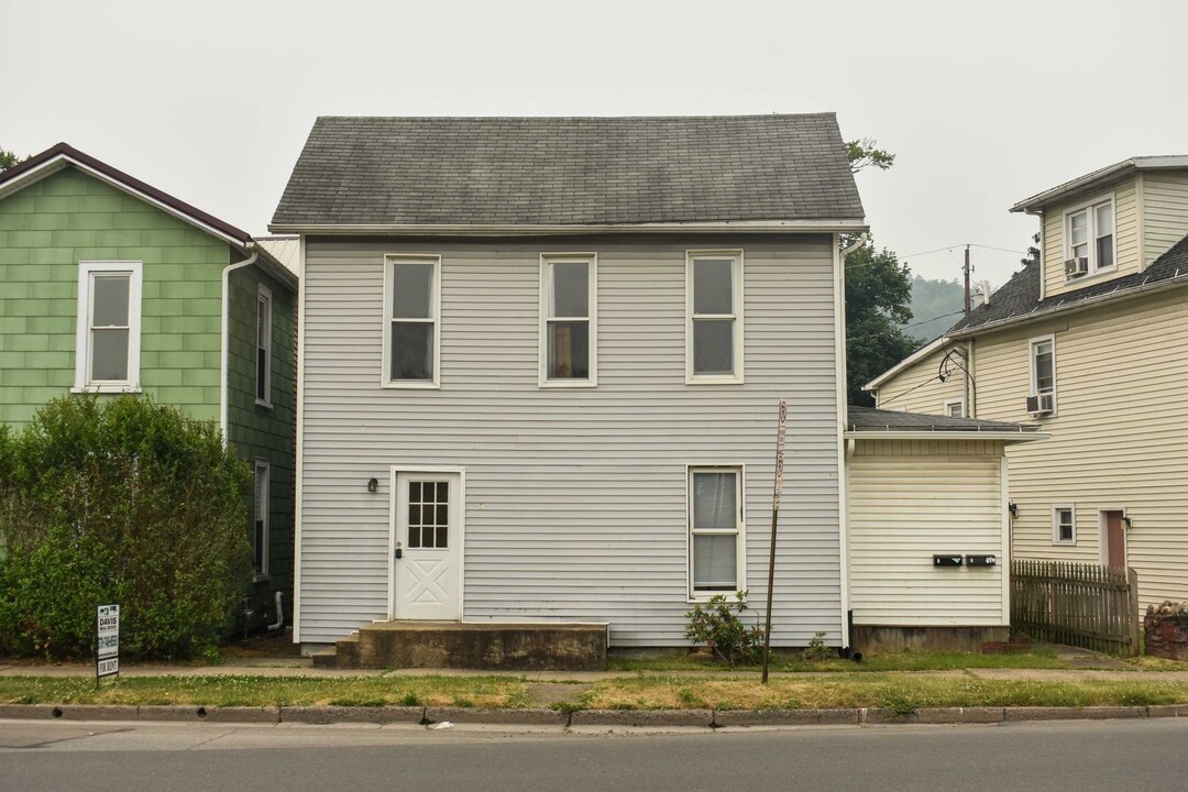 614 W Main St in Lock Haven, PA - Building Photo