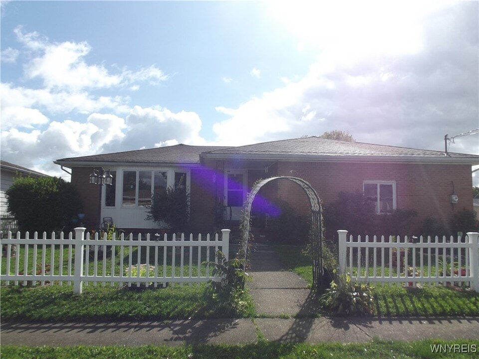 55 Lackawanna Ave in Buffalo, NY - Building Photo