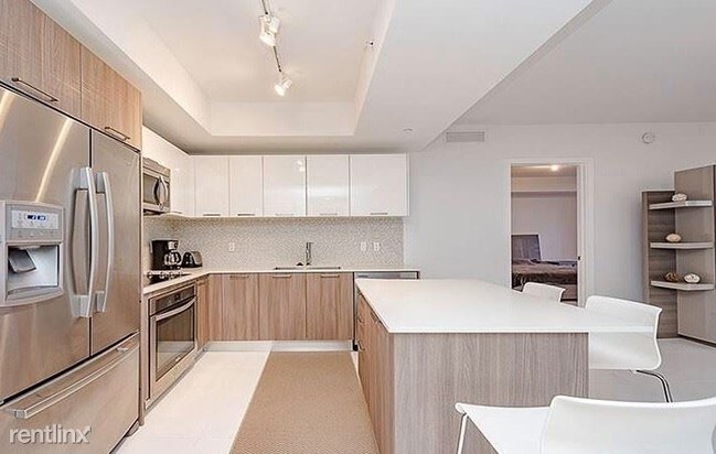 5300 NW 85th Ave in Doral, FL - Building Photo - Building Photo