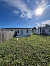 1821 NW 74th Ter in Miami, FL - Building Photo - Building Photo