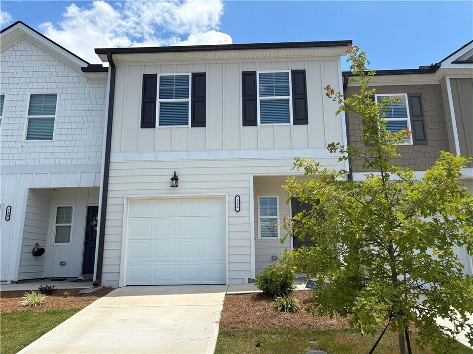 336 Regent Pk in Hoschton, GA - Building Photo