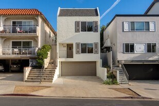 11752 Darlington Ave in Los Angeles, CA - Building Photo