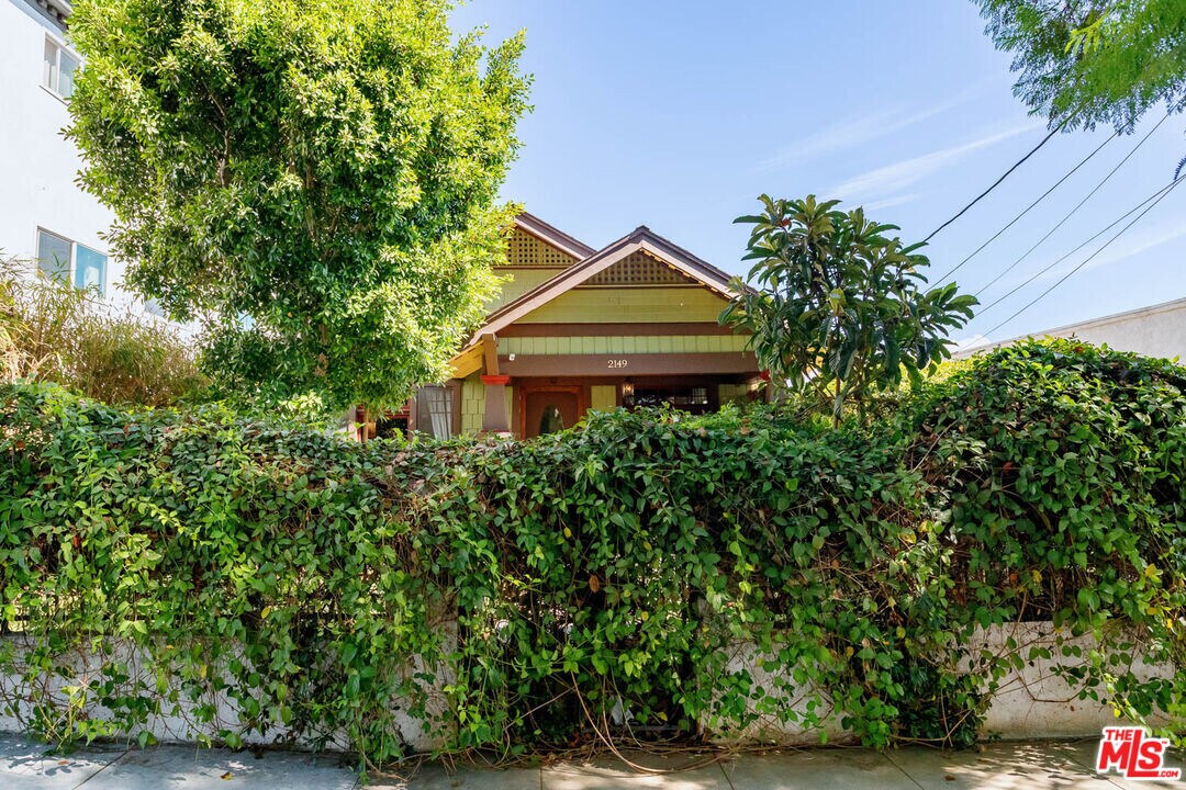2149 Bellevue Ave in Los Angeles, CA - Building Photo