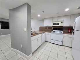 55 E 4th St, Unit 302 in Hialeah, FL - Building Photo