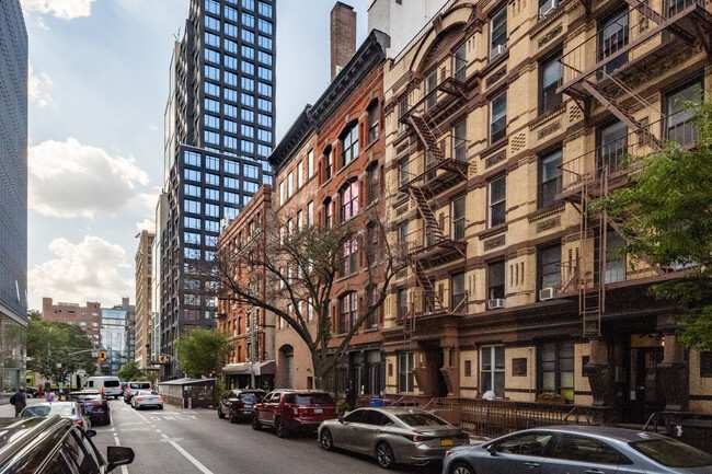 554 Broome St in New York, NY - Building Photo - Building Photo