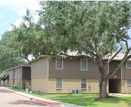 Treemont Apartments in Victoria, TX - Foto de edificio - Building Photo