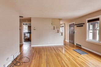 2537 S Scott St in Des Plaines, IL - Building Photo - Building Photo