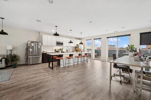 3927 N Clarendon Ave, Unit 601 in Chicago, IL - Building Photo