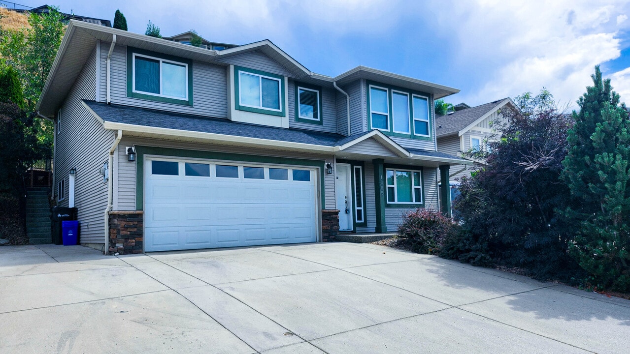 1005 Mt Begbie Dr in Vernon, BC - Building Photo