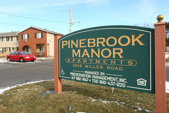 Pinebrook Manor Apartments in Lansing, MI - Building Photo - Building Photo