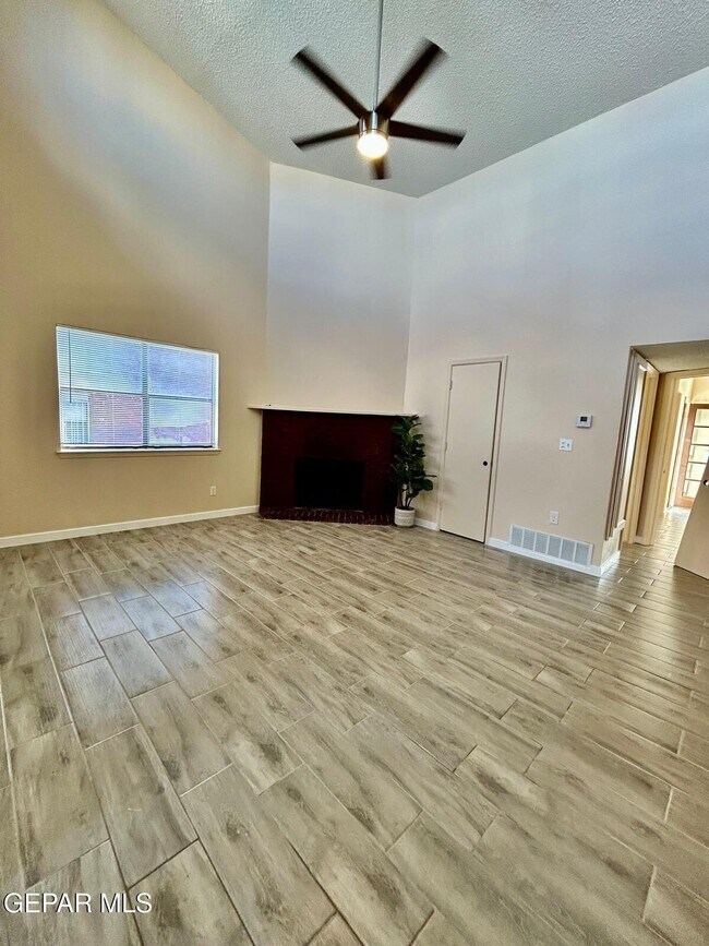1331 Trudy Elaine Dr in El Paso, TX - Building Photo - Building Photo
