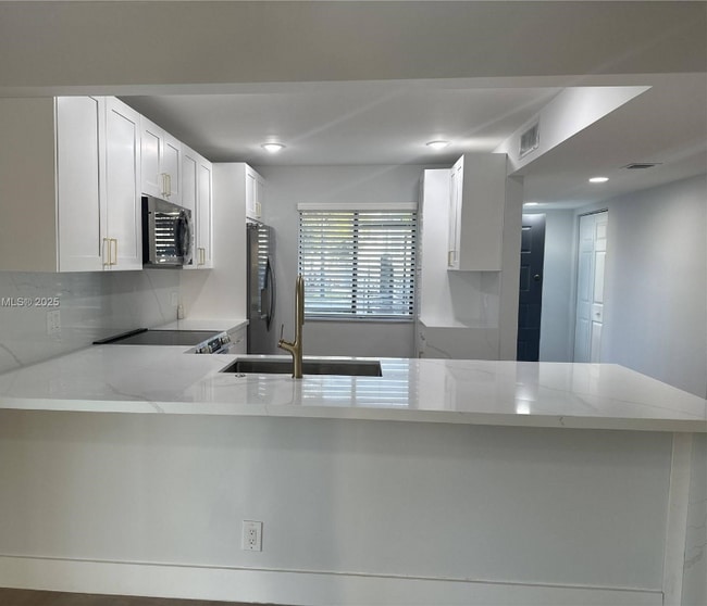 16561 Blatt Blvd in Weston, FL - Building Photo - Building Photo